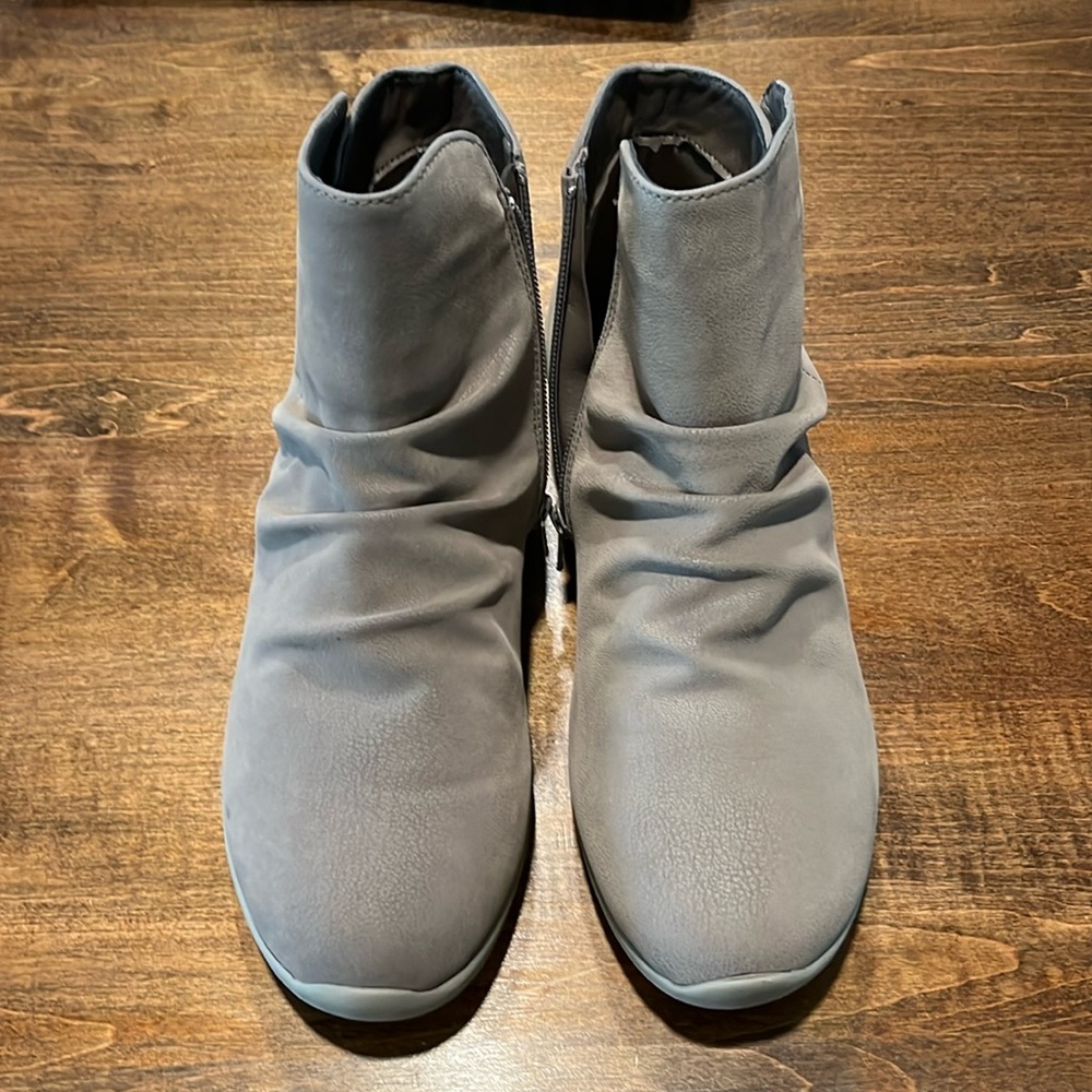 Women’s Skechers boots size 9.5